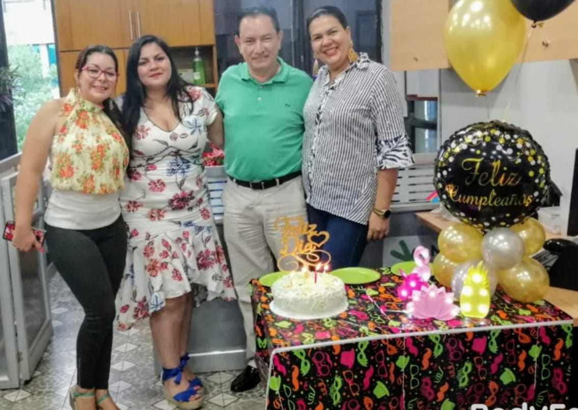 Los cumpleañeros, Diana Leal, Linda Vanesa Barrera, Willy Edisson Agredo y Leidy Osorio.